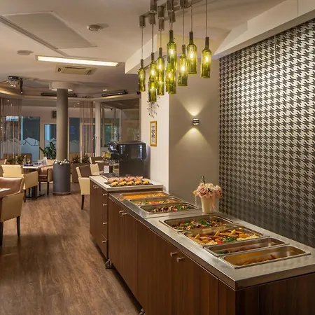 Kristaly Hotel 4*